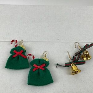❤️5/$25 2 Pack Christmas-themed Drop Earring Set